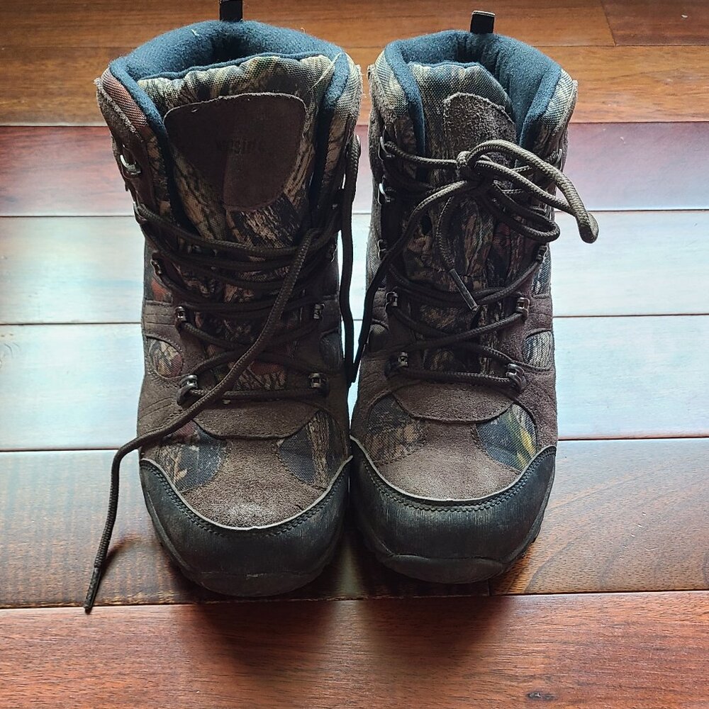 Hiking boots size 6 boys